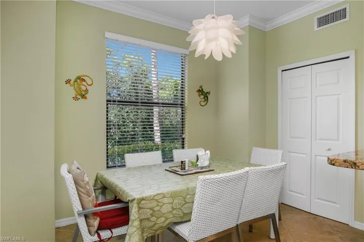 9832 Venezia Cir 1013, Naples, Florida 34113