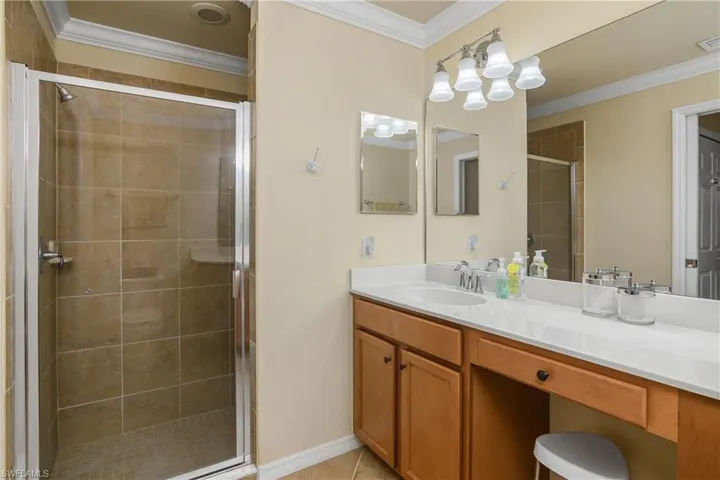 9832 Venezia Cir 1013, Naples, Florida 34113