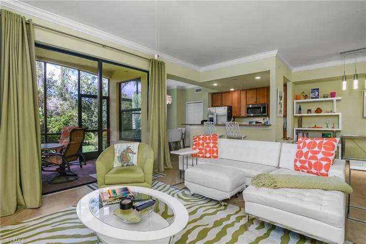 9832 Venezia Cir 1013, Naples, Florida 34113
