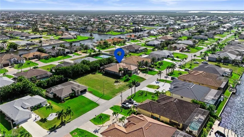 Birds eye view of property