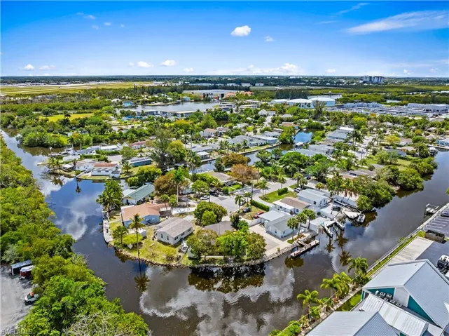 579  13th N ST, Naples, FL 34102