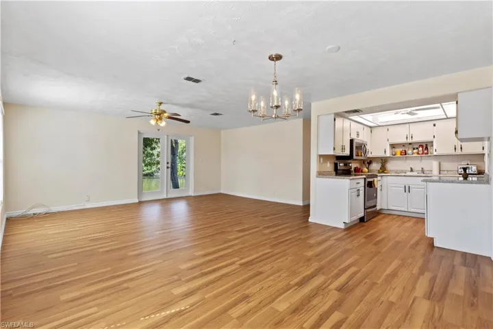 579  13th N ST, Naples, FL 34102