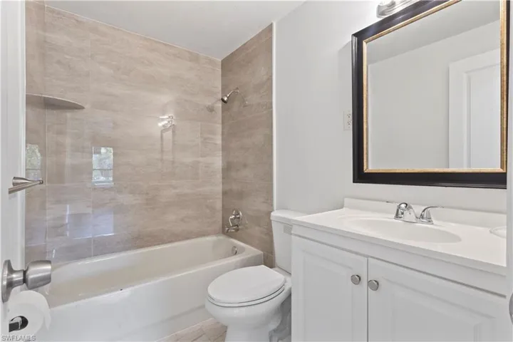 579  13th N ST, Naples, FL 34102