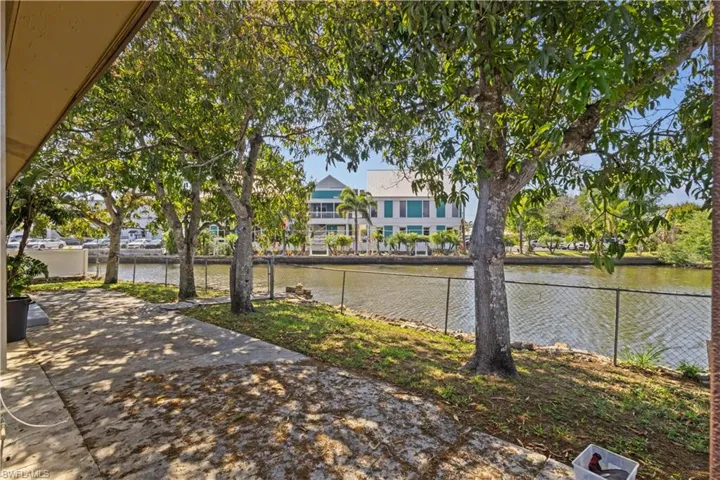 579  13th N ST, Naples, FL 34102