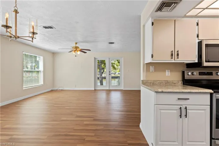 579  13th N ST, Naples, FL 34102