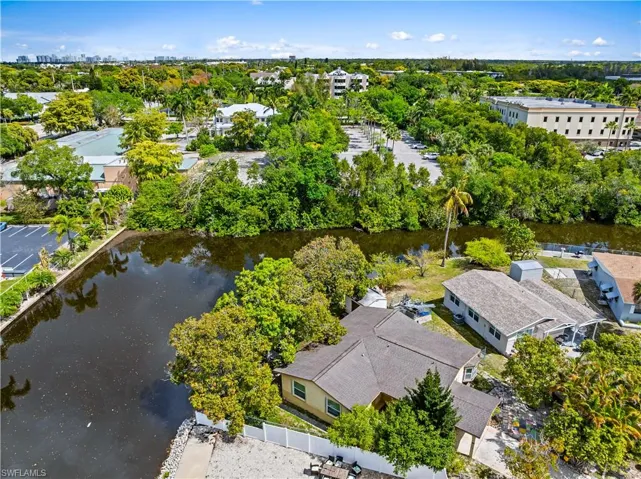 579  13th N ST, Naples, FL 34102