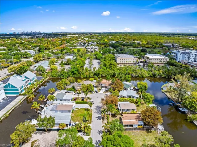 579  13th N ST, Naples, FL 34102