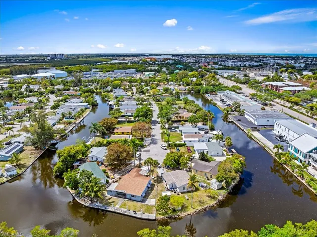 579  13th N ST, Naples, FL 34102