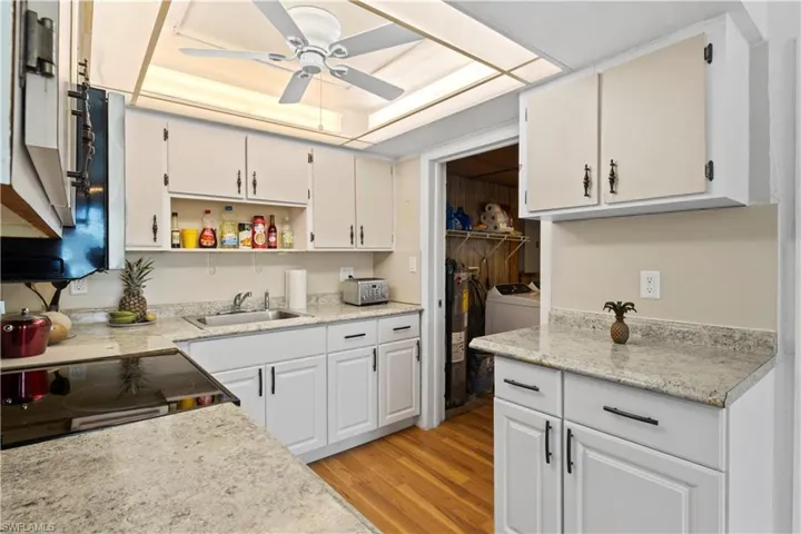 579  13th N ST, Naples, FL 34102