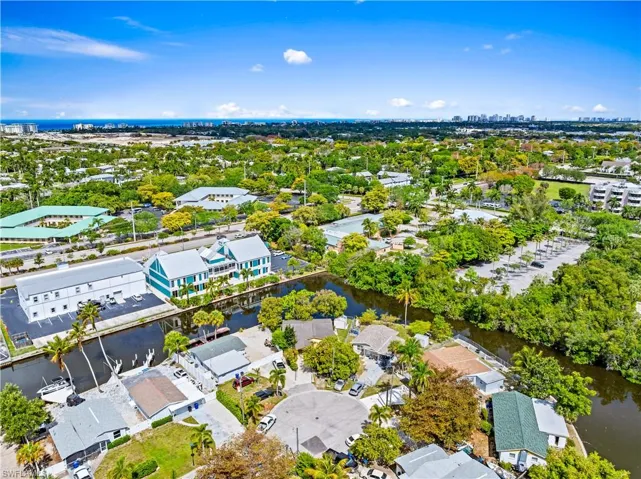 579  13th N ST, Naples, FL 34102