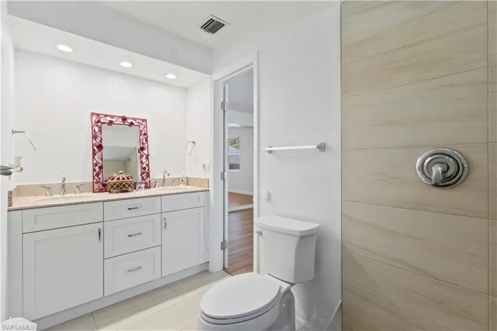 579  13th N ST, Naples, FL 34102