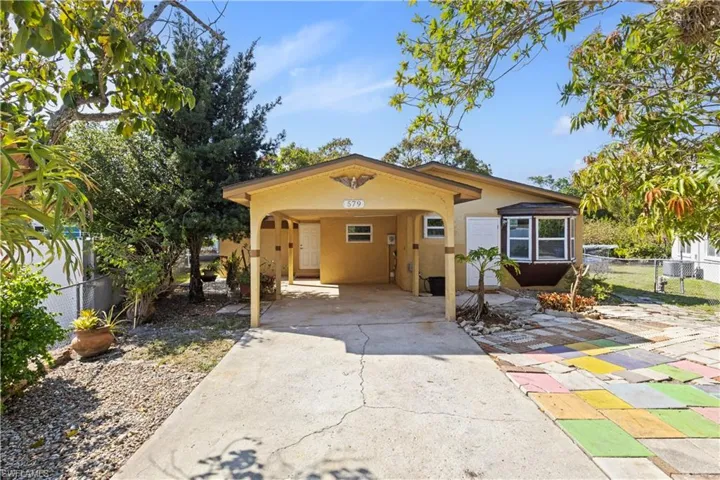 579  13th N ST, Naples, FL 34102
