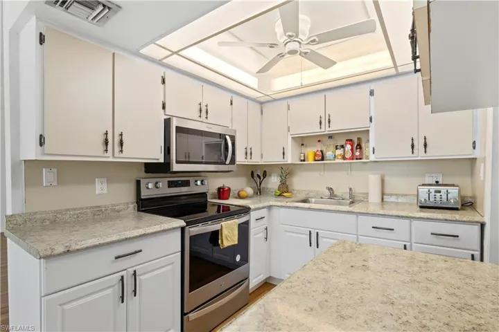 579  13th N ST, Naples, FL 34102