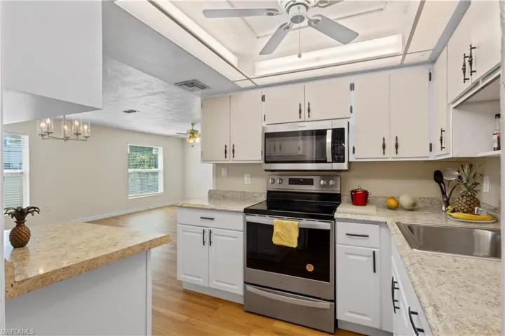 579  13th N ST, Naples, FL 34102