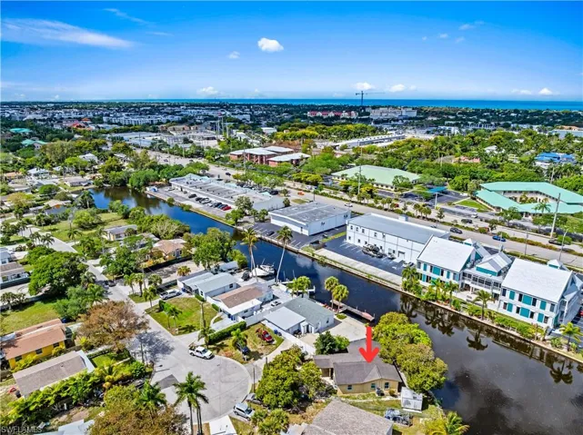 579  13th N ST, Naples, FL 34102