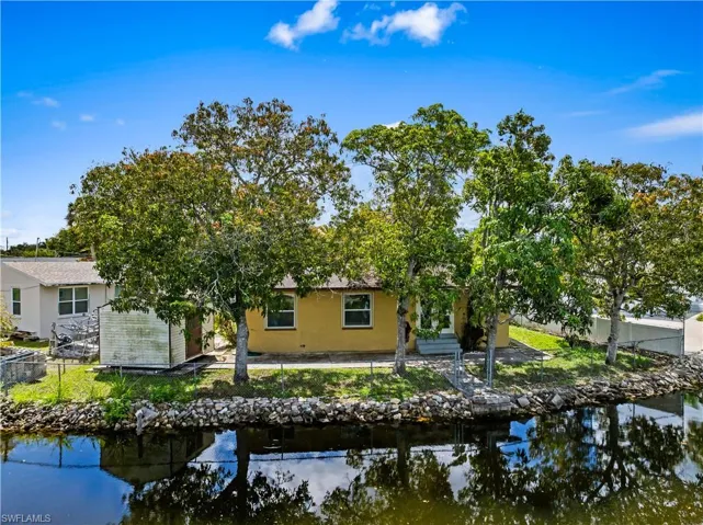 579  13th N ST, Naples, FL 34102