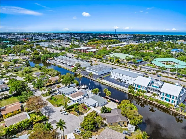 579  13th N ST, Naples, FL 34102