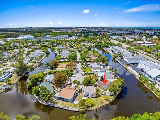 579  13th N ST, Naples, FL 34102