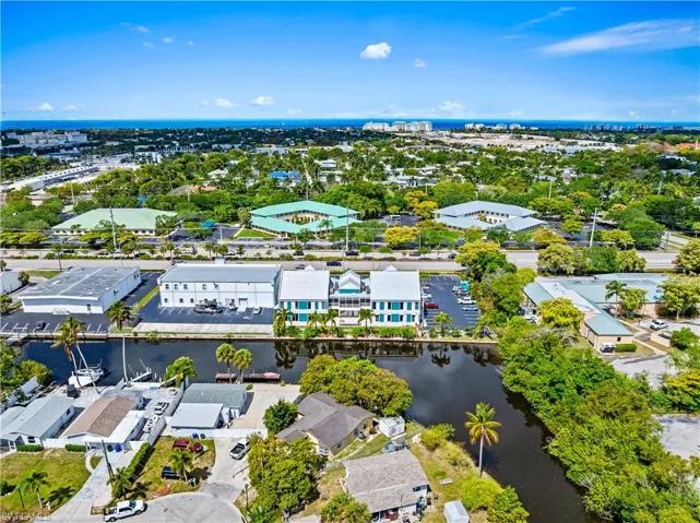 579  13th N ST, Naples, FL 34102