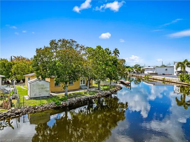 579  13th N ST, Naples, FL 34102