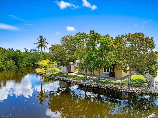 579  13th N ST, Naples, FL 34102