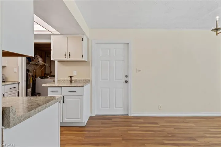 579  13th N ST, Naples, FL 34102