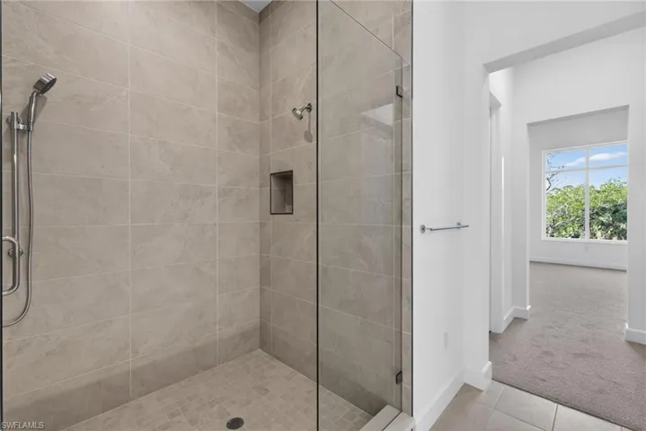 Master bath large tiled shower