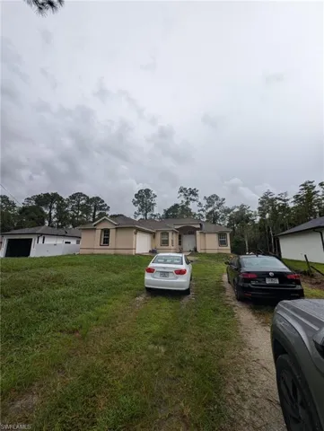 View of front of house featuring a front lawn