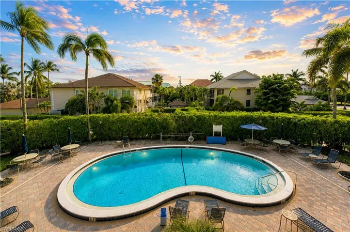 1050 6th St S 1050, Naples, Florida 34102