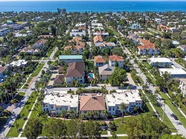 1050 6th St S 1050, Naples, Florida 34102