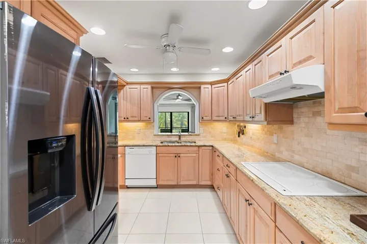 1050 6th St S 1050, Naples, Florida 34102