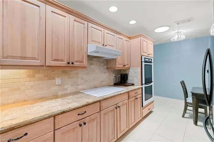 1050 6th St S 1050, Naples, Florida 34102