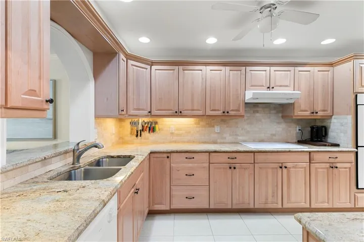1050 6th St S 1050, Naples, Florida 34102