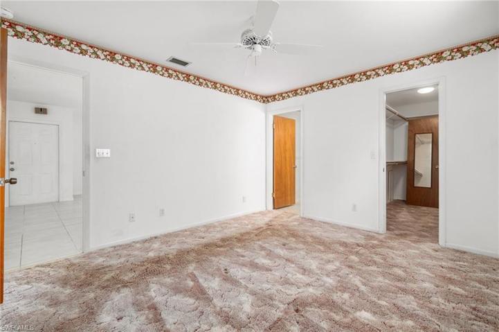 w/ walk-in closet