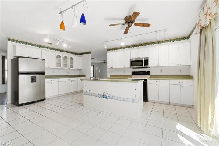 600 102nd AVE N, NAPLES FL 34108