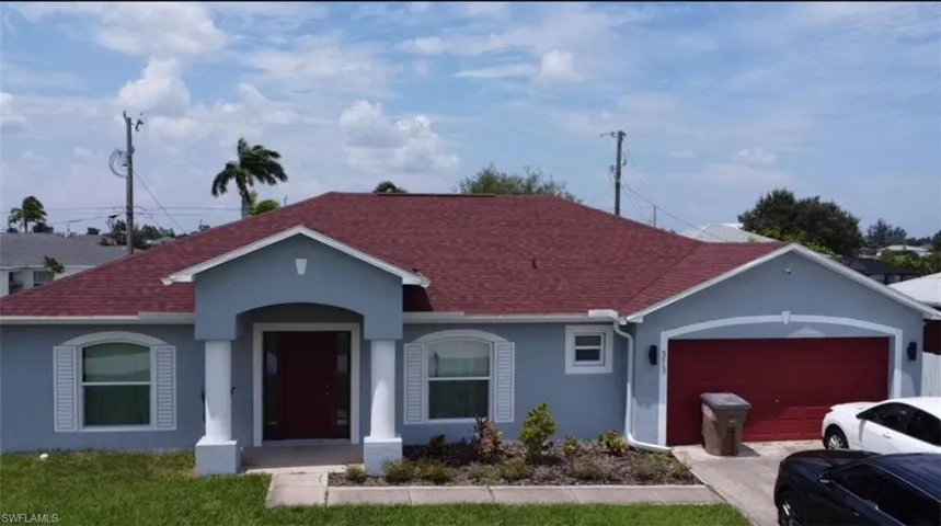 Ranch-style house featuring a garage