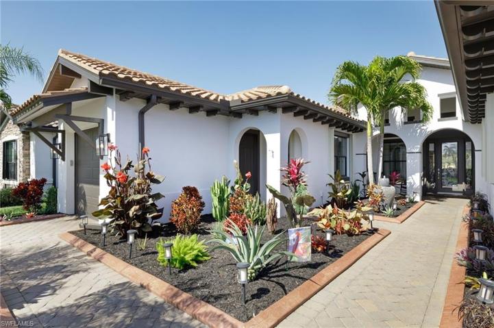 Front entrance to 10073 Avalon Lake Circle