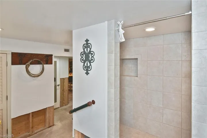 7226 Hendry Creek Dr, Fort Myers, Florida 33908