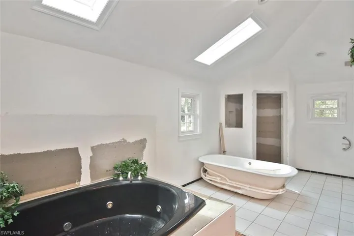 7226 Hendry Creek Dr, Fort Myers, Florida 33908