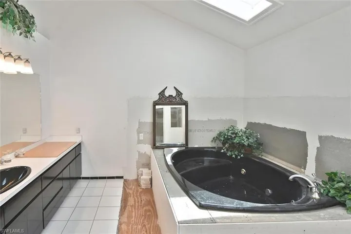 7226 Hendry Creek Dr, Fort Myers, Florida 33908