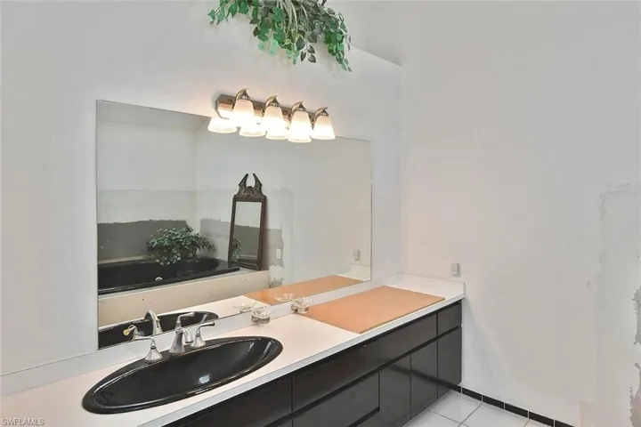 7226 Hendry Creek Dr, Fort Myers, Florida 33908