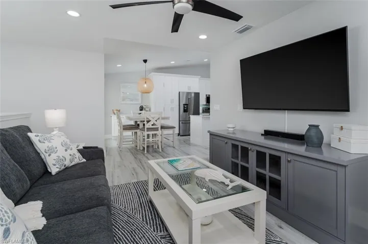 834 Gulf Pavilion Dr 204, Naples, Florida 34108