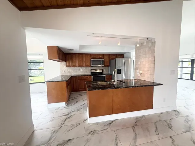 201 Sw 8th St, Cape Coral, Florida 33991