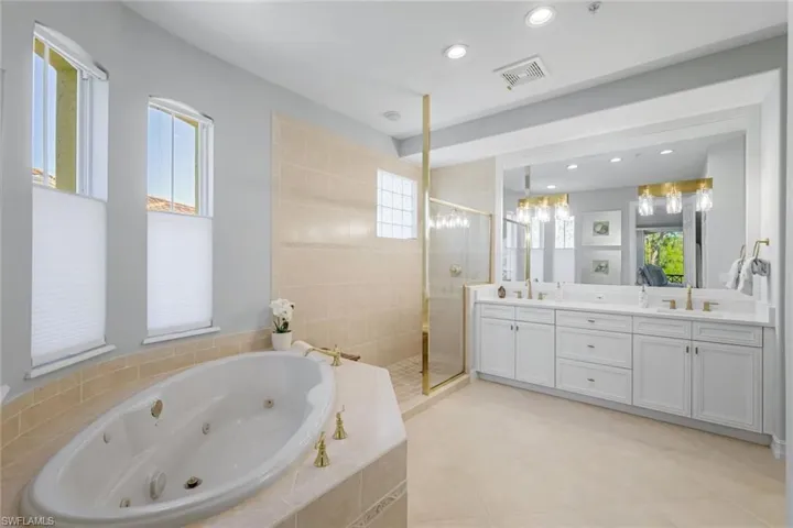 2851 Tiburon Blvd E 9-103, Naples, Florida 34109