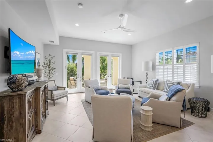 2851 Tiburon Blvd E 9-103, Naples, Florida 34109