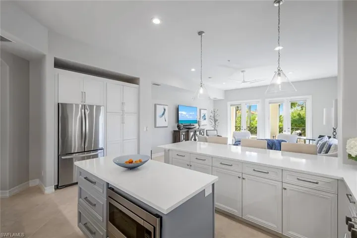 2851 Tiburon Blvd E 9-103, Naples, Florida 34109