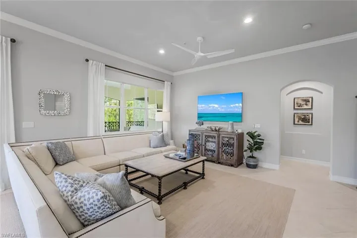 2851 Tiburon Blvd E 9-103, Naples, Florida 34109