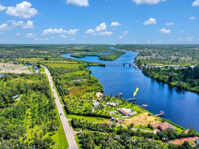 Situated Right On Caloosahatchee River