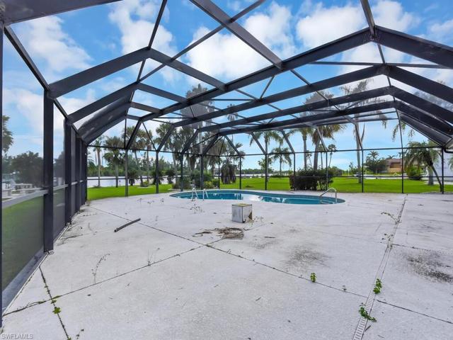 Pool Lanai
