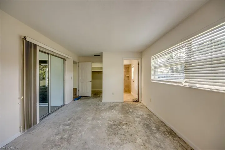 Walk-In Closet W/En Suite Bath